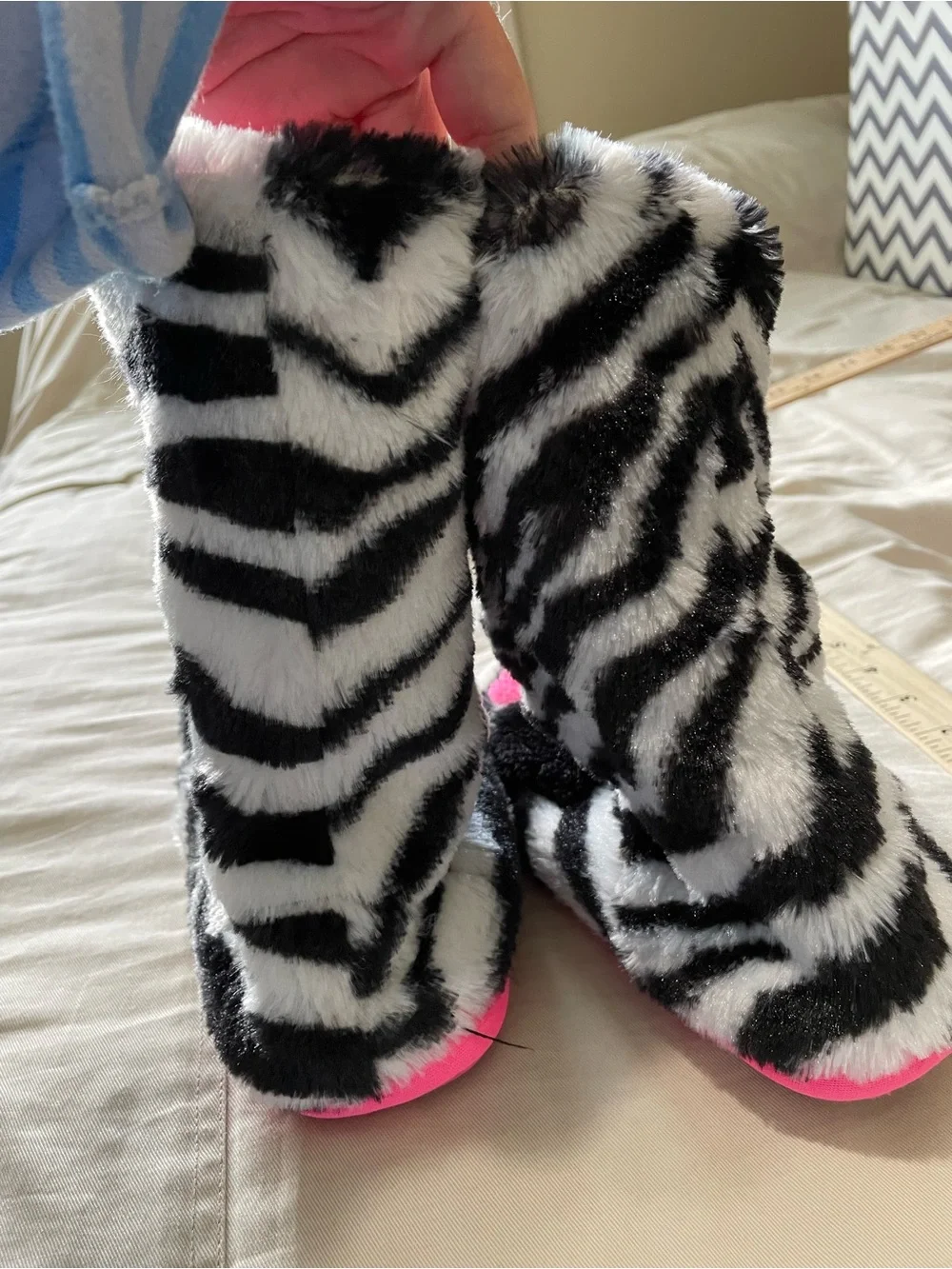 Justice Zebra/Pink slippers Size M 4/5
